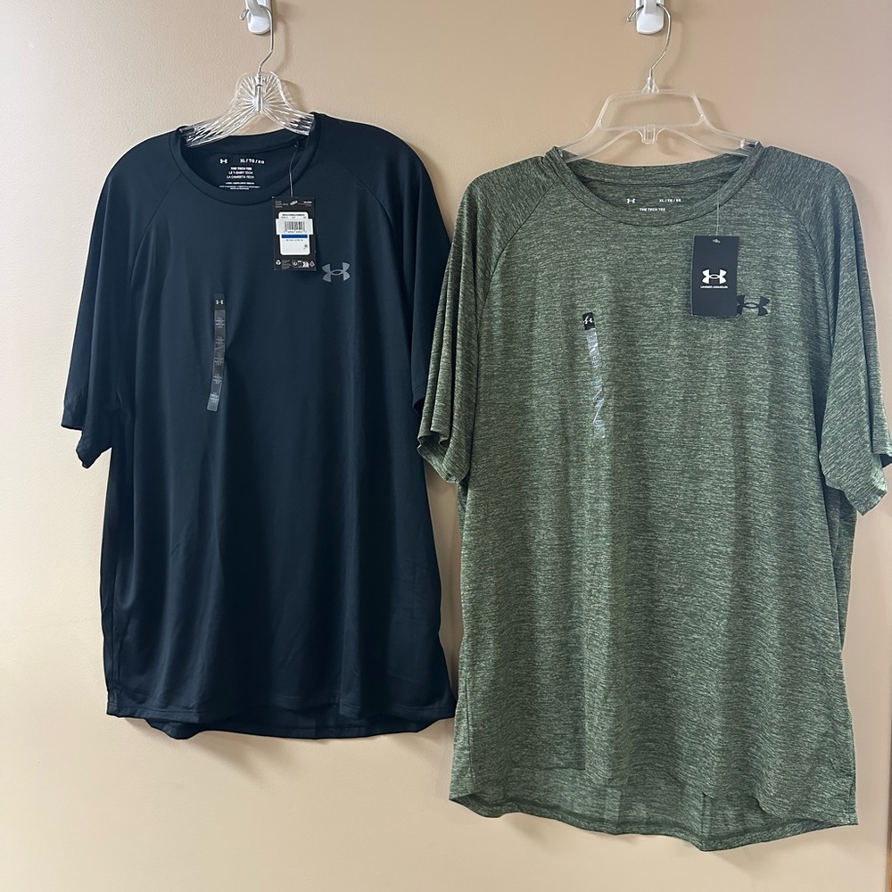 Under Armour Men's Black and Olive Tees